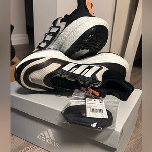 Adidas Womens Ultraboost Sneakers Size 6 1/2